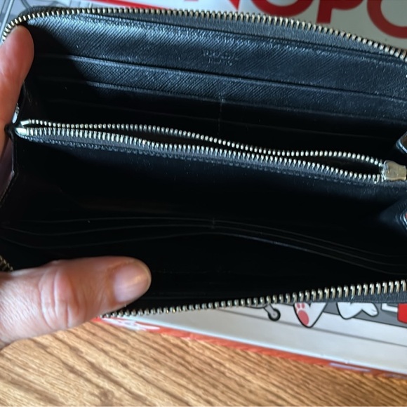 Prada Long Black Wallet needs new zipper pulls - Picture 5 of 11